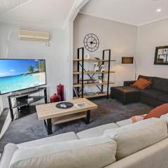 Beach and Lakes Cottage A