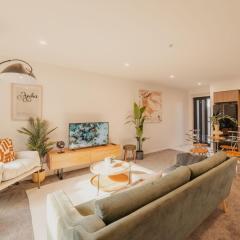 Designer 2BR Flat - Outdoor Sitting & Cozy Ambiance