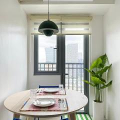 Cozy Mid-Century Condo with a Skyline View