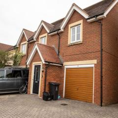 Doulton House - 2 Bedroom Sleeps 5 Wifi Parking