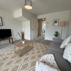 Bolehyde House, Sleeps 6, 3 Bedrooms, North Swindon location, Parking