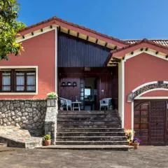 Casa con jardín privado Oreña