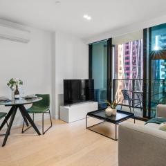 Cozy & Romantic 1BR Apt in Melbourne CBD with Pool and Gym