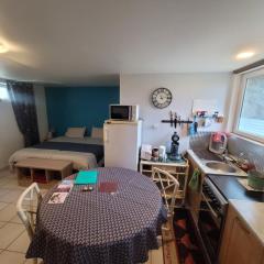 À la campagne, studio 25m2-pour 2 personnes, calme, wifi, jardin, parking