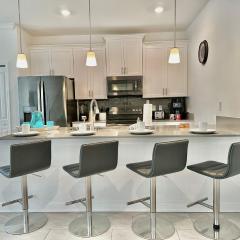 Luxury 5 Bedroom 4 bath private pool Home 240