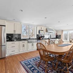 The Navillus House with Hot Tub, Slopeside, Ski On Ski Off, Air Conditioning
