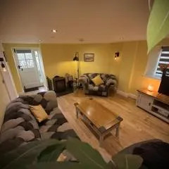 2 Bedroom Cottage in Bower Hinton - The Music Barn!