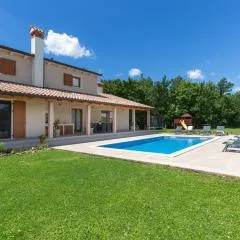Villa Flora, a bright and beautiful villa surrounded by nature