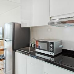 Newly South Gate Studio Apt with Pool, Gym Netflix by 2ndHome