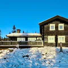 Large log cabin at Sjusjøen with sauna, fireplace and panoramic view