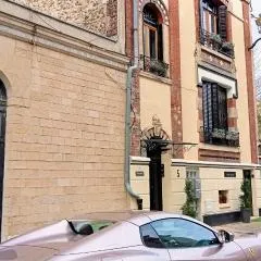 LES LOGES DU THEATRE maison privé 150M2 acceuil MAXIMUM 14 personnes DÉGUSTATION CHAMPAGNE OFFERTE jacuzzi sauna jeux velos Emplacement EXCEPTIONNEL et CHIC, 200m de l'Avenue de Champagne, Gare, Musée, Jardins, restaurations, toutes commodités