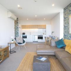 Superb Modern Warm 2 bedroom Smart 49"TV
