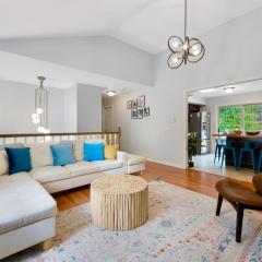 Gorgeous 4BR Home with Hot Tub,Pool& Sauna