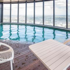 Skyline Serenity - level 62 with stunning views!