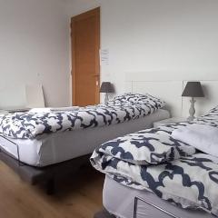 private rooms in luxury villa, free parking, close to the center