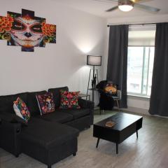 San Antonio Fiesta Condo on Riverwalk wKing Ste