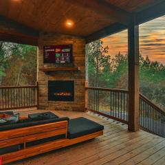 Luxury Winter Cabin! Hot Tub - Fire Pit - Decks - Game Room