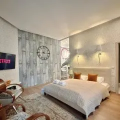 Stunning 3BRM 3BATH Julie Balcony & City Views