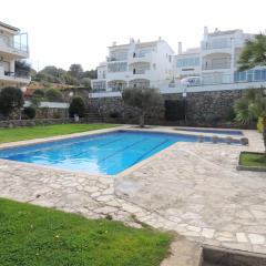 Apartment by Roses Beach with Pool
