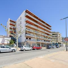 Apartment by Roses Beach with Mountain Views