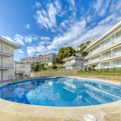 Apartment in Roses near beach