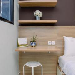 Comfy Studio Room at Evenciio Margonda Apartment By Travelio