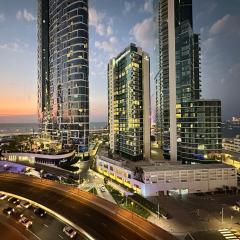 Opulent Flat with Beach, Pool & Canal View in JBR