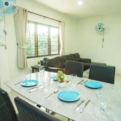 Songbird Suites - Deluxe King Suite and Scooter