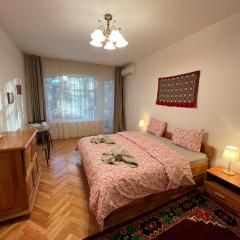 Glasgow 2BDR peaceful Apt 1 min from Metro w WiFi