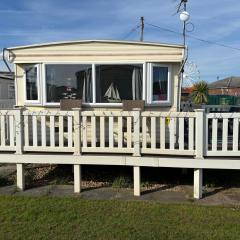 2 Bed Caravan - Sleeps 6 - Dogs - Parking - Wifi