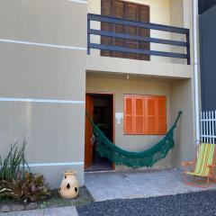 Sobrado Charmoso Beach House com piscina