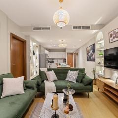 Luxurious 1BR with canal & Burj Khalifa view!