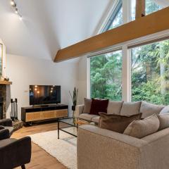 Spacious and Modern Vacation Home Ski In and Shuttle Out by Harmony Whistler