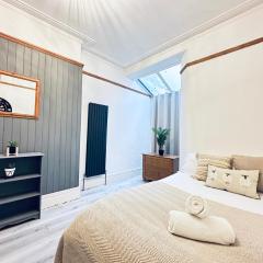 Lovey 6 Bed House Uplands Swansea - Perfect for Families and Contractors