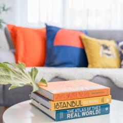 Stylish 3 bedrooms apartment 20 mins to Central London with Balcony - Open for Long Stays and Families Relocating