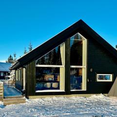 Cozy cabin on Sjusjølia by the trail network sauna