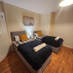 Cozy Haven I 3BR I Sleeps5 I Parking I Fast Wi-FI