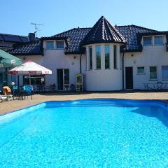 Brydar with Sauna, Swimming Pool and Jacuzzi