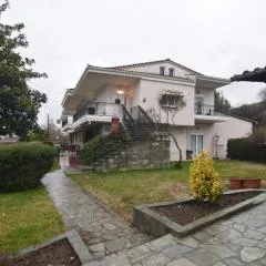 Nestoras Comfortable Stay - Private Parking