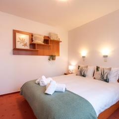 Cozy Mountain View Apartment with Balcony & Ski Access nearby - Serendipity