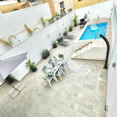 4 bedroom with swimming pool