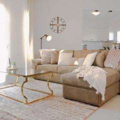 H&O Boulevard Breeze APARTMENT!