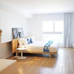 Beachside Studio with Pool Parking & Beach Service in Bal Harbour Miami Beach