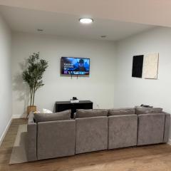 Cozy Apartment in South West Calgary
