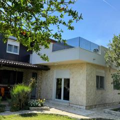 Holiday House K&K