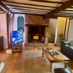 Pass the Keys Fabulous 2 Bed Grade II listed cottage