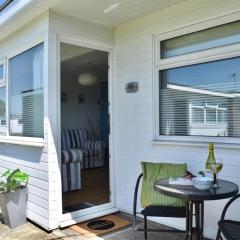 46 Hectors, Sunbeach, Scratby - Two bed chalet, sleeps 4, pet friendly, free Wi-Fi, free entry to onsite clubhouse and bed linen and towels included