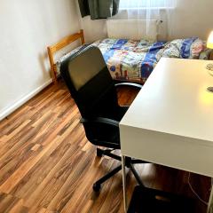 Einfaches Zimmer zum Wohlfühlen