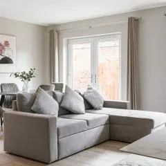 Luxurious 2 Bedroom City Centre Apartment Walking Distance to Everything Sleeps 6