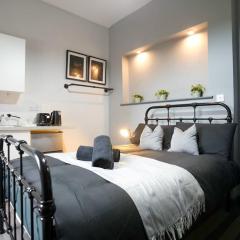 Aesthetic Moseley Studio - 5